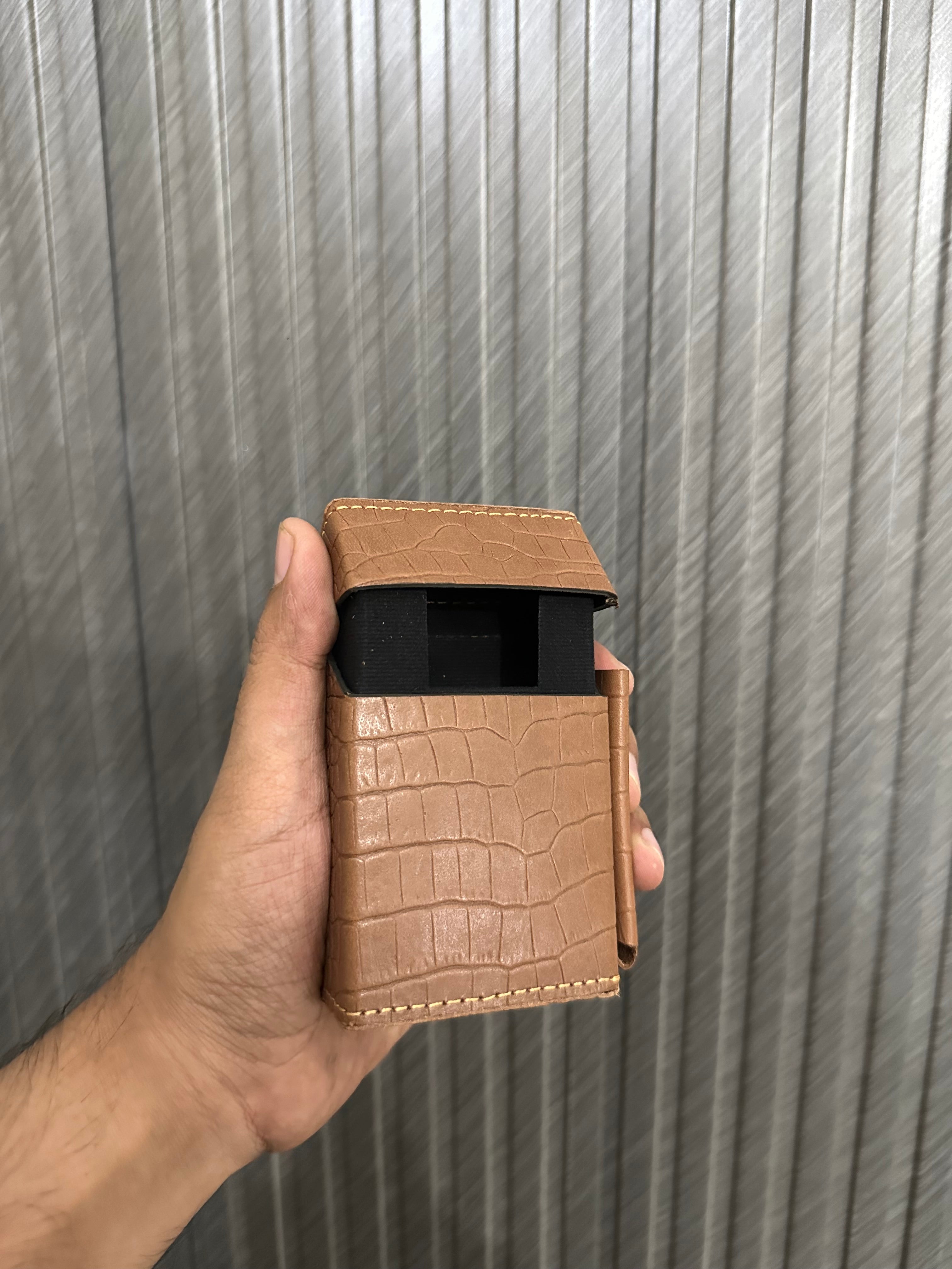 Crocodile texture cigarette case - Light Brown