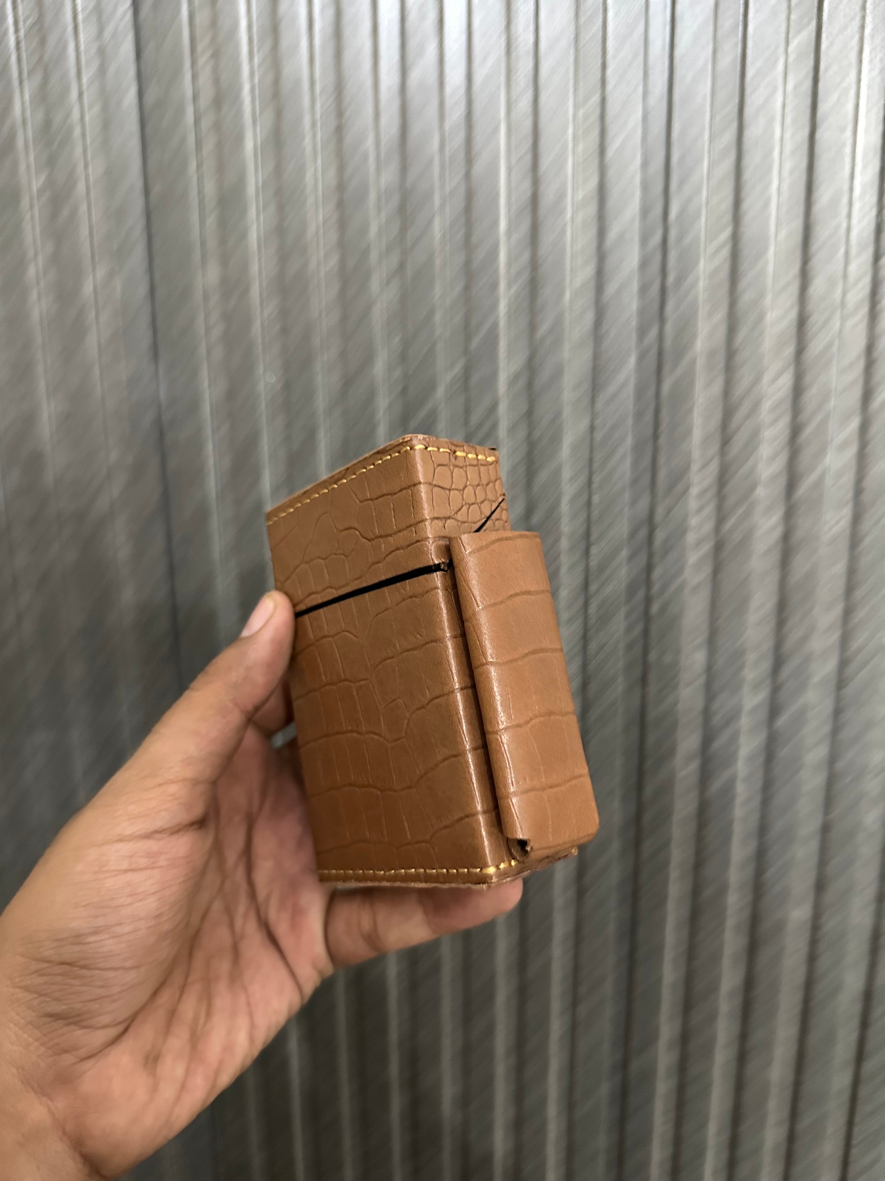 Crocodile texture cigarette case - Light Brown