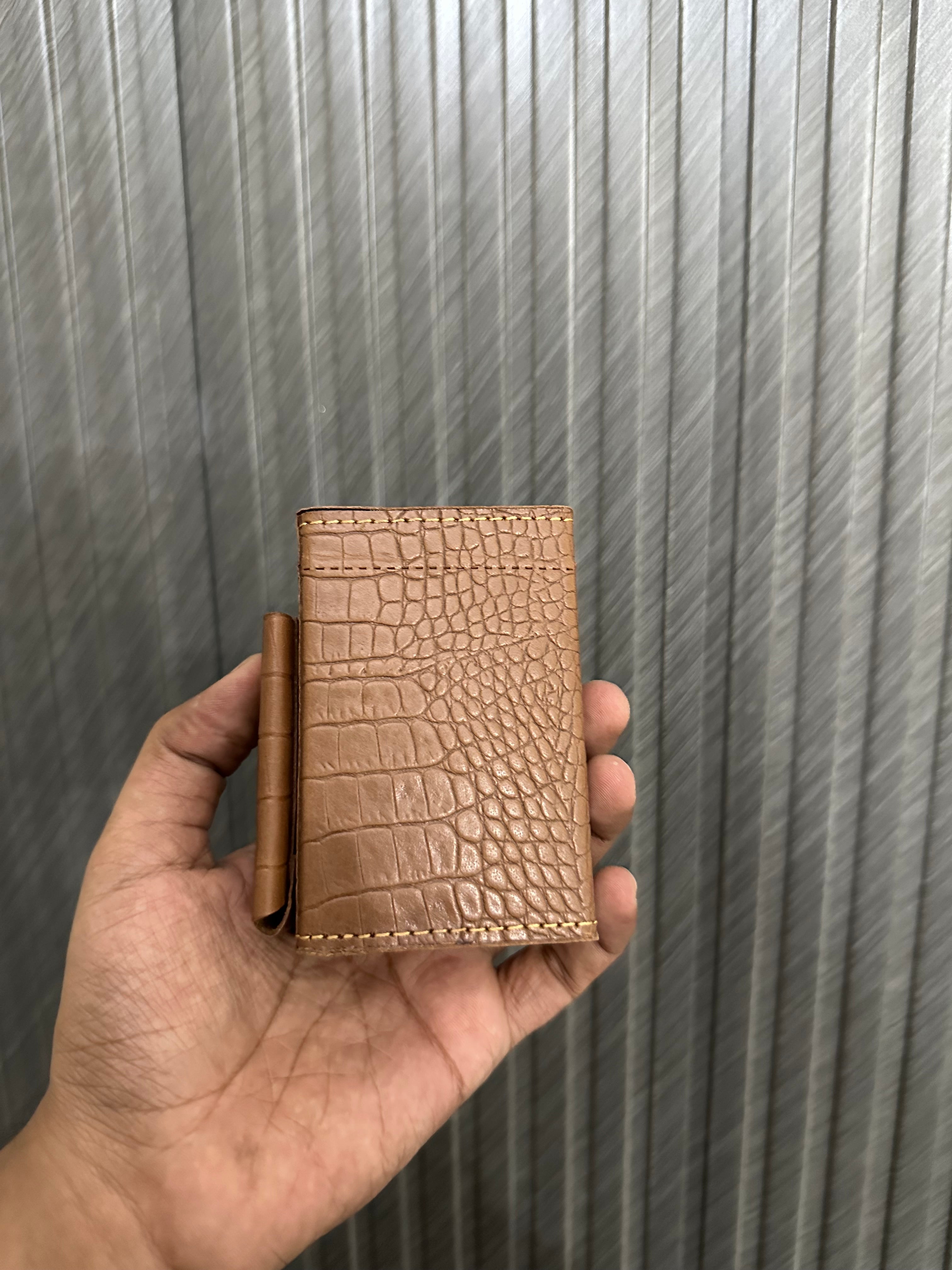 Crocodile texture cigarette case - Light Brown