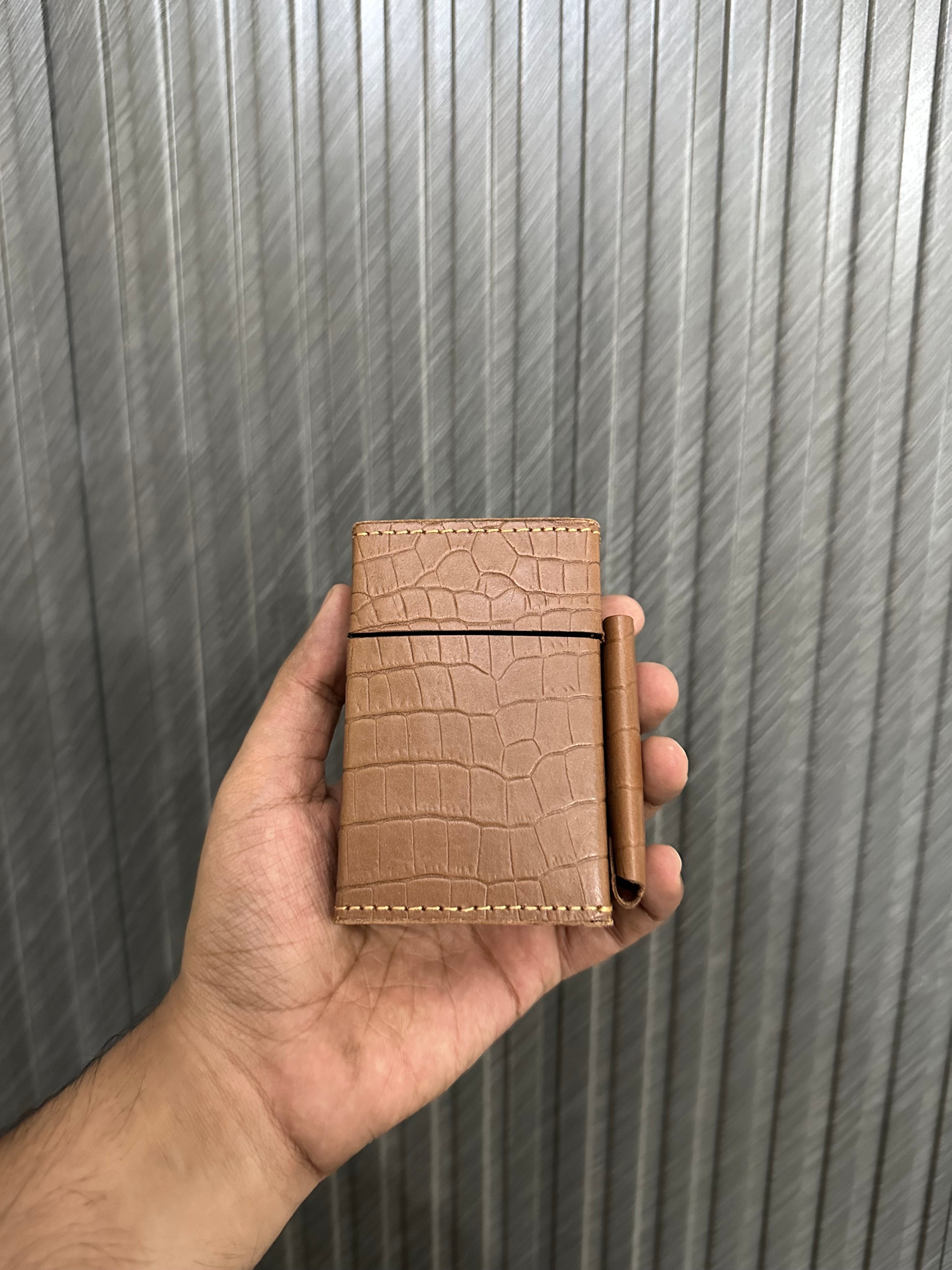 Crocodile texture cigarette case - Light Brown