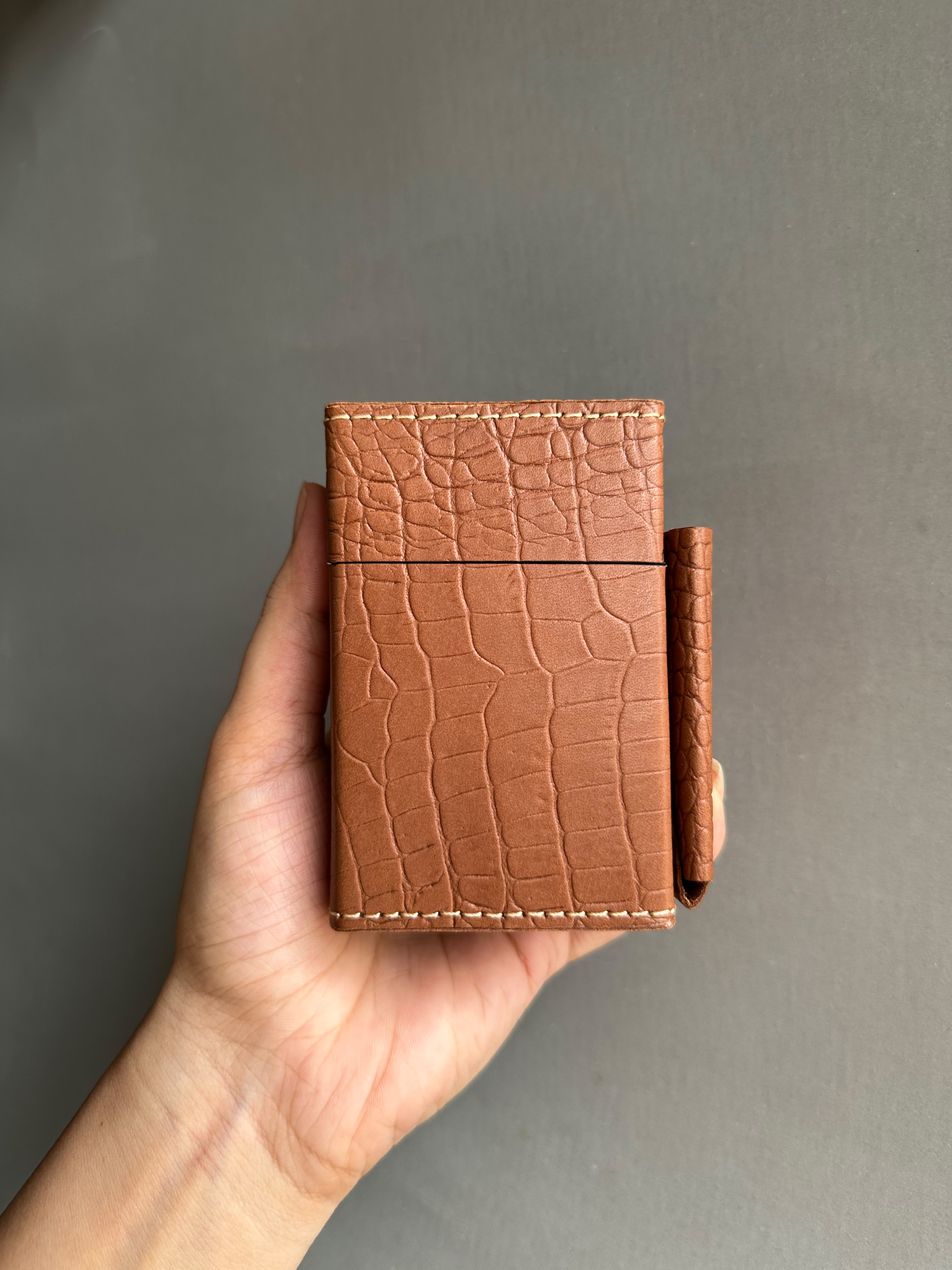 Crocodile texture cigarette case - Light Brown
